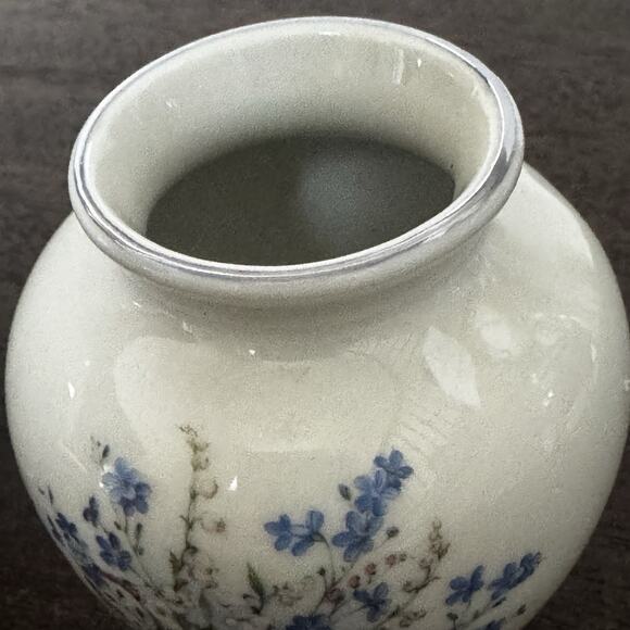 Forget Me Not Floral Porcelain Vase 2 Vases Blue White Floral Bouquet Home Decor - Picture 11 of 15